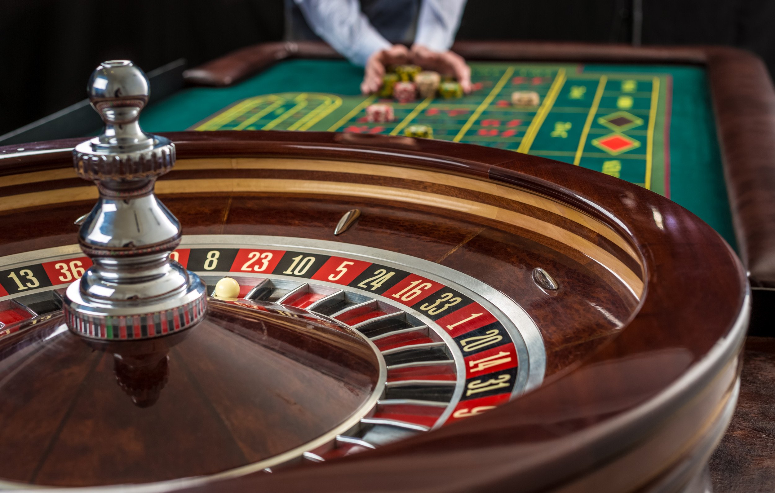 Khu vực Live Casino chân thực với dealer chuyên nghiệp và nhiều trò chơi phổ biến